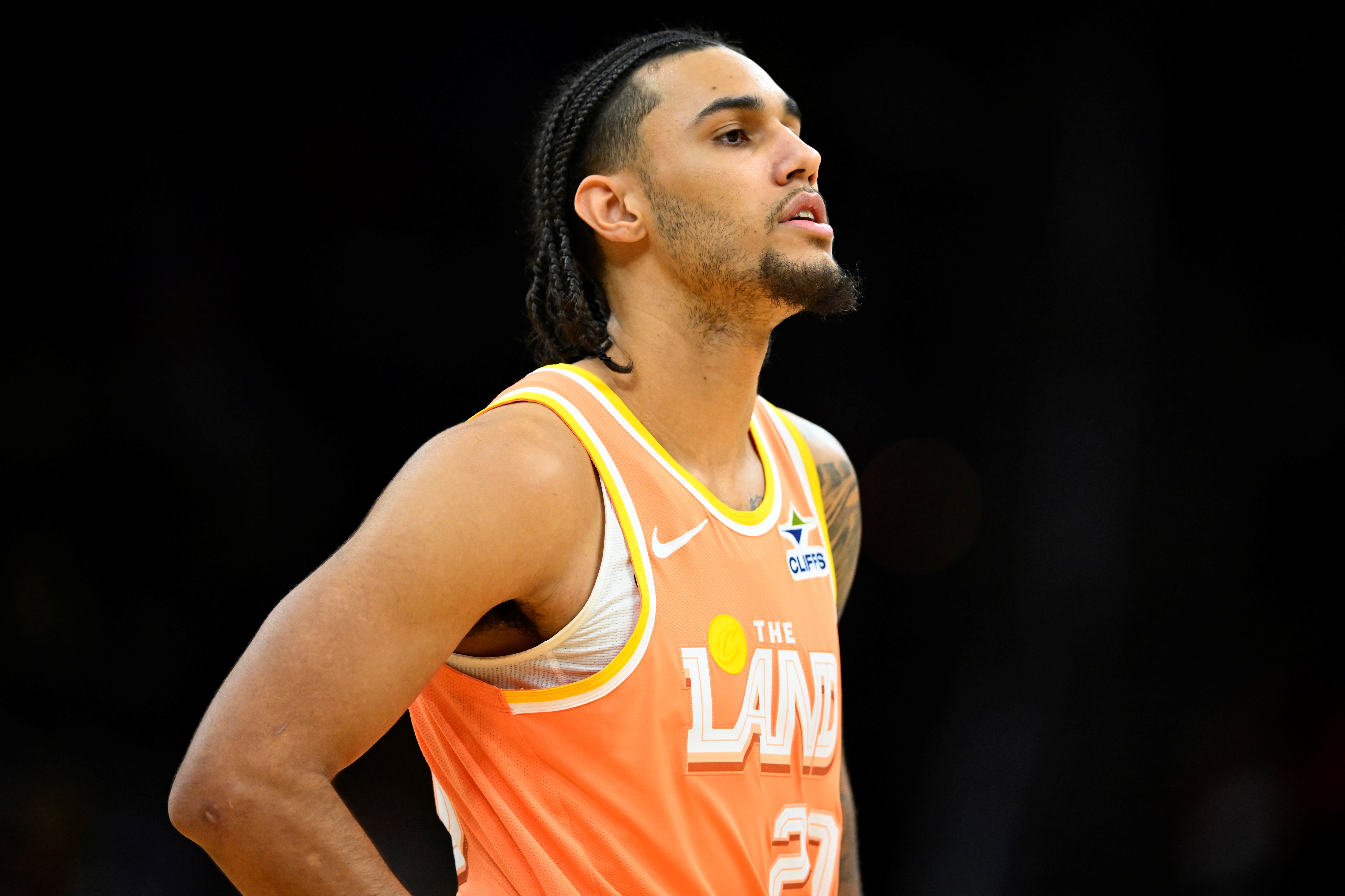 星空娱乐app-杰伦·泰森本赛季防守数据：坎宁安18中5 马克西14中4 穆雷7中1